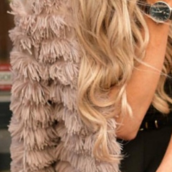 🔥 HOST PICK🔥 1 LEFT Fluffy Beige Jacket - Picture 5 of 7